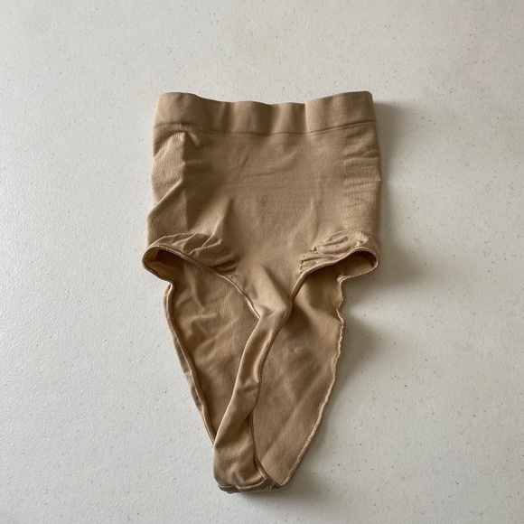 NEW SKIMS Seamless Sculpt High-Waisted Thong Clay Size XS - Picture 6 of 8